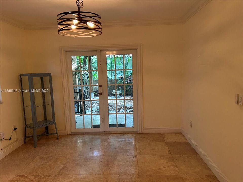 Recently Rented: $6,000 (3 beds, 2 baths, 1824 Square Feet)