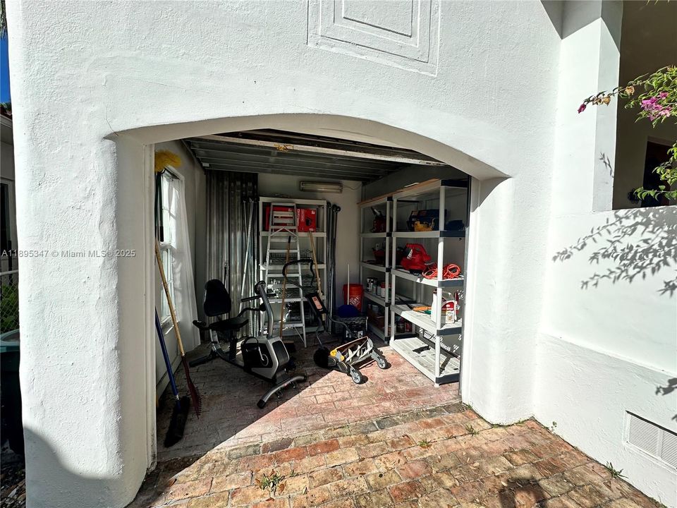 Recently Rented: $6,000 (3 beds, 2 baths, 1824 Square Feet)