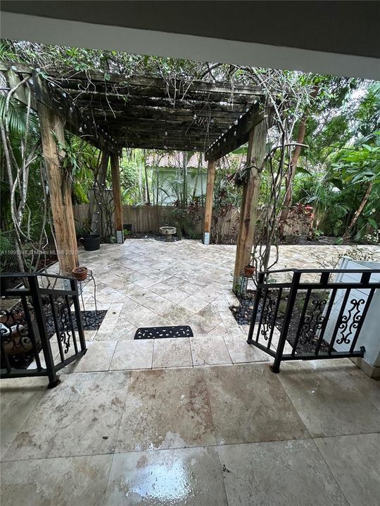 Recently Rented: $6,000 (3 beds, 2 baths, 1824 Square Feet)