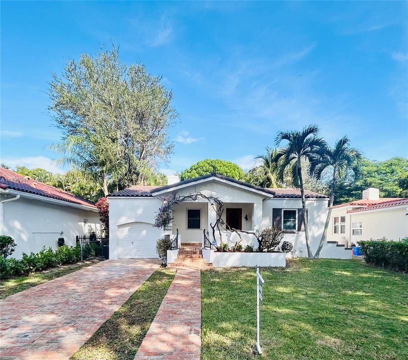 Recently Rented: $6,000 (3 beds, 2 baths, 1824 Square Feet)