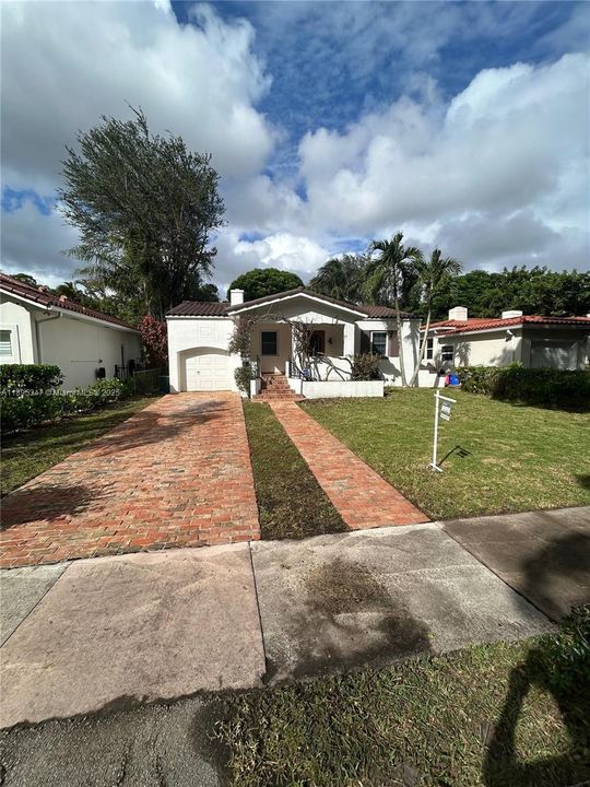 Recently Rented: $6,000 (3 beds, 2 baths, 1824 Square Feet)