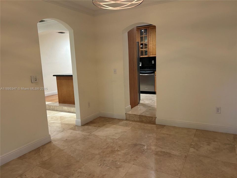 Recently Rented: $6,000 (3 beds, 2 baths, 1824 Square Feet)