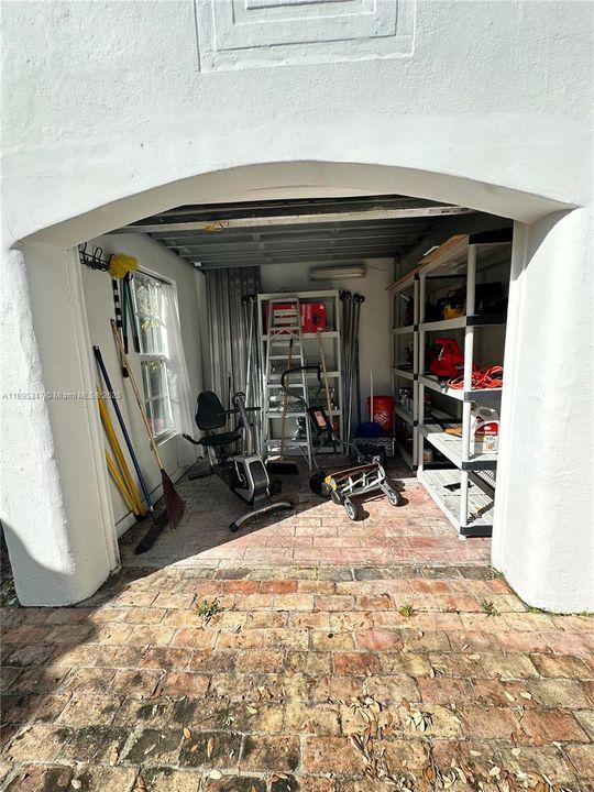 Recently Rented: $6,000 (3 beds, 2 baths, 1824 Square Feet)