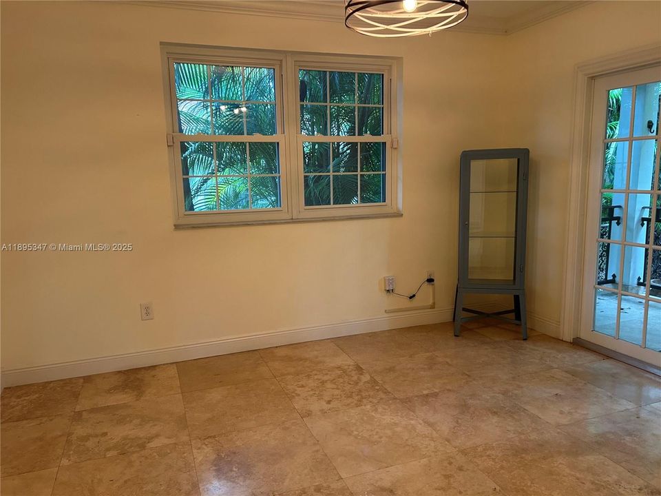 Recently Rented: $6,000 (3 beds, 2 baths, 1824 Square Feet)