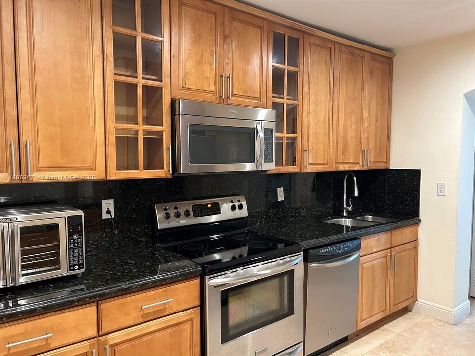 Recently Rented: $6,000 (3 beds, 2 baths, 1824 Square Feet)