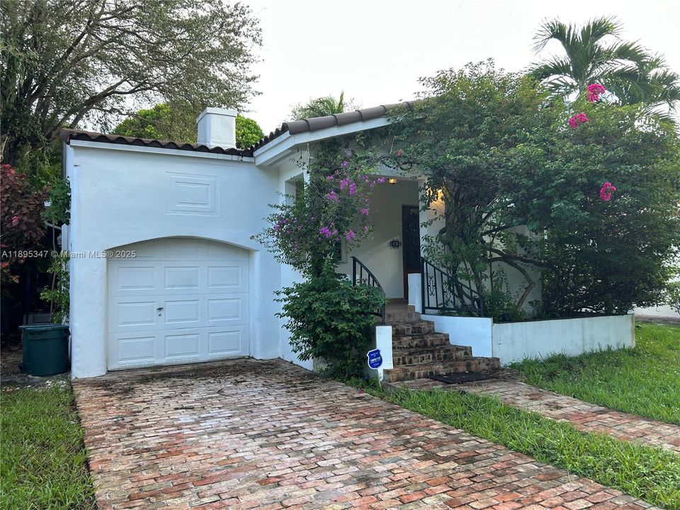 Recently Rented: $6,000 (3 beds, 2 baths, 1824 Square Feet)