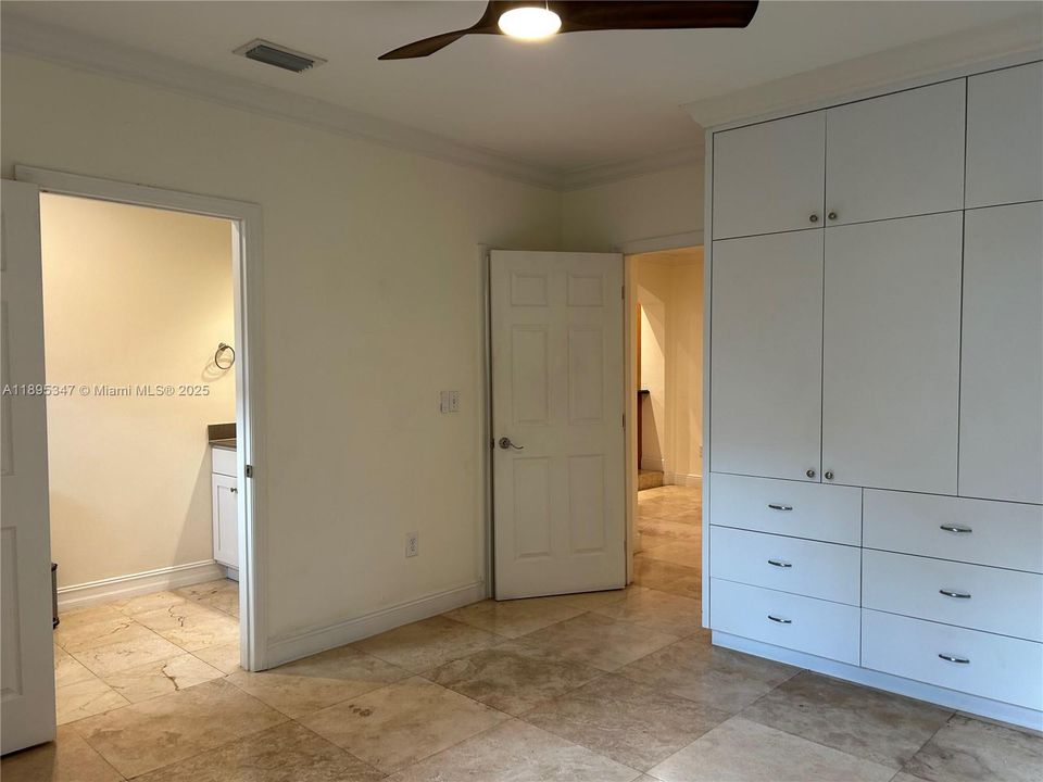 Recently Rented: $6,000 (3 beds, 2 baths, 1824 Square Feet)