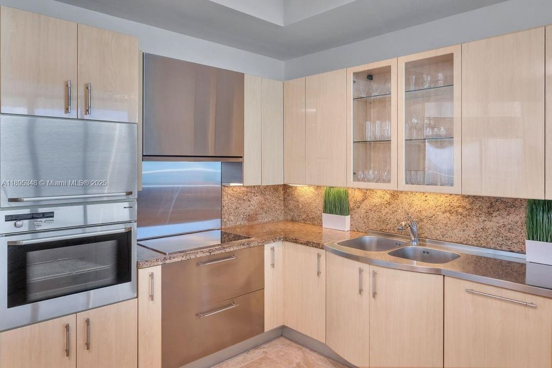 Recently Rented: $25,000 (2 beds, 2 baths, 1595 Square Feet)