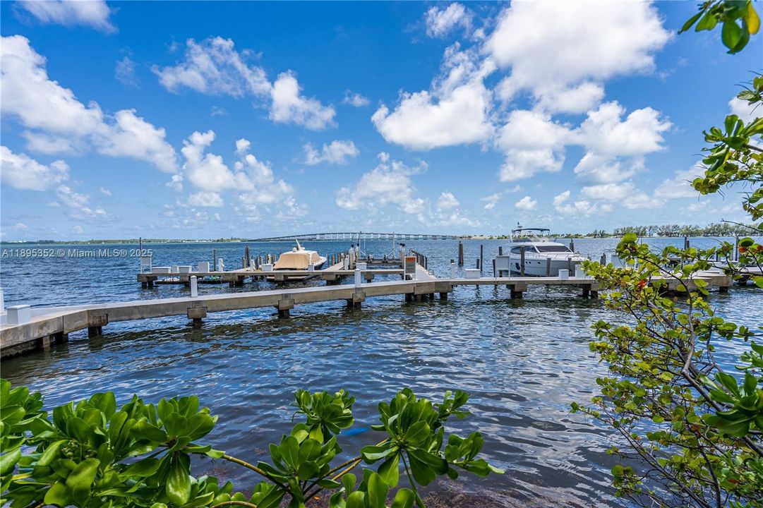 For Rent: $32,500 (4 beds, 5 baths, 5730 Square Feet)