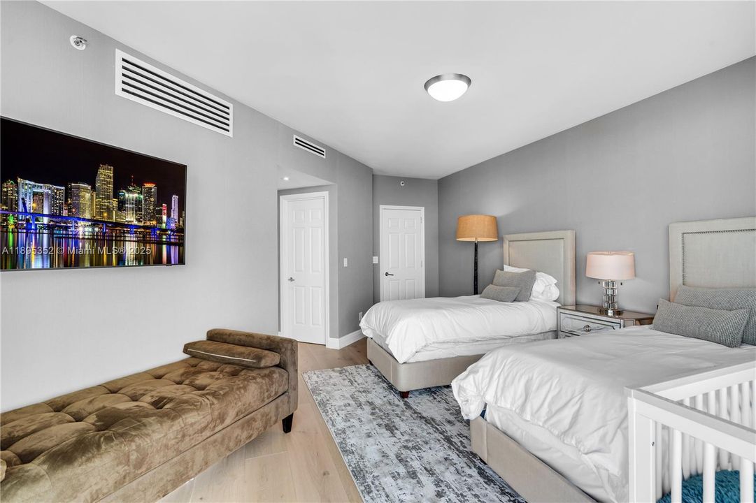 For Rent: $32,500 (4 beds, 5 baths, 5730 Square Feet)