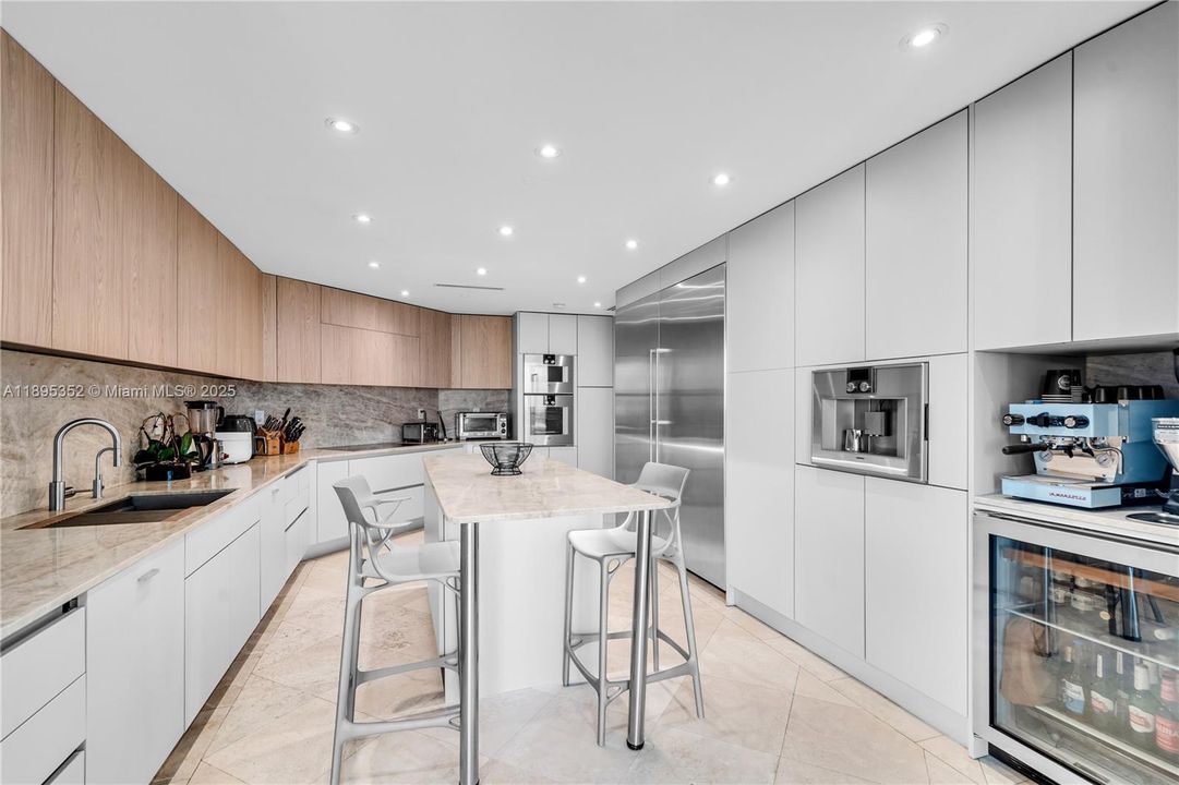 For Rent: $32,500 (4 beds, 5 baths, 5730 Square Feet)