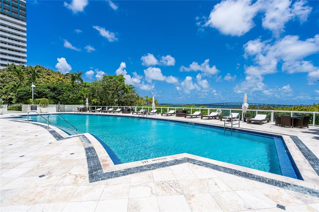 For Rent: $32,500 (4 beds, 5 baths, 5730 Square Feet)