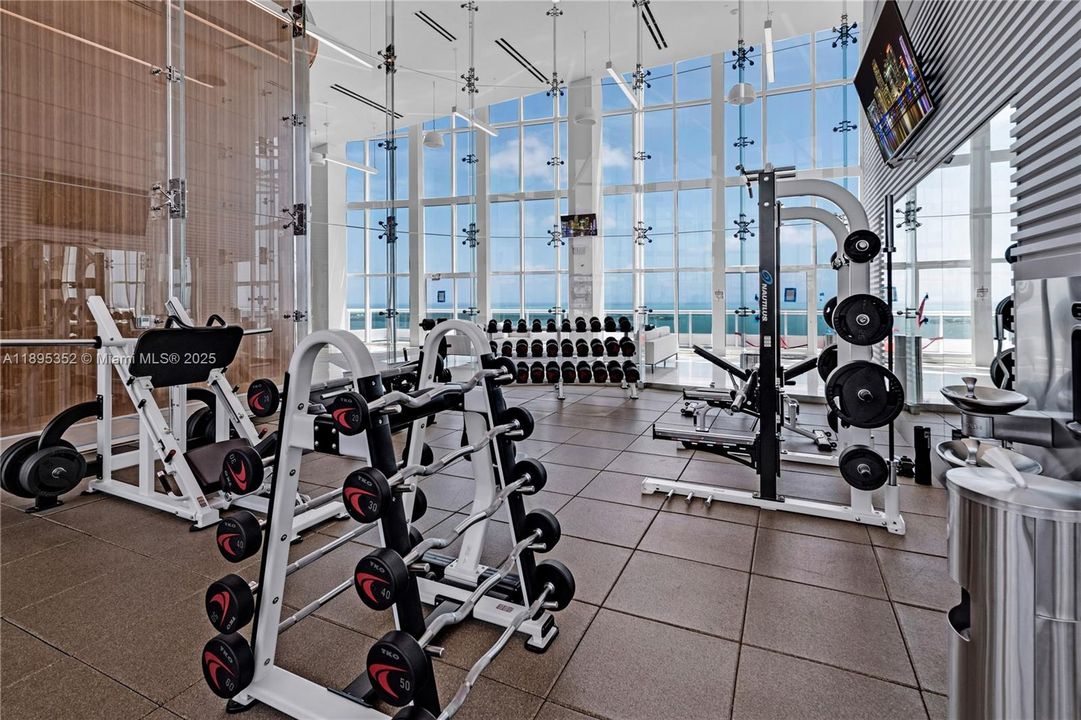 For Rent: $32,500 (4 beds, 5 baths, 5730 Square Feet)