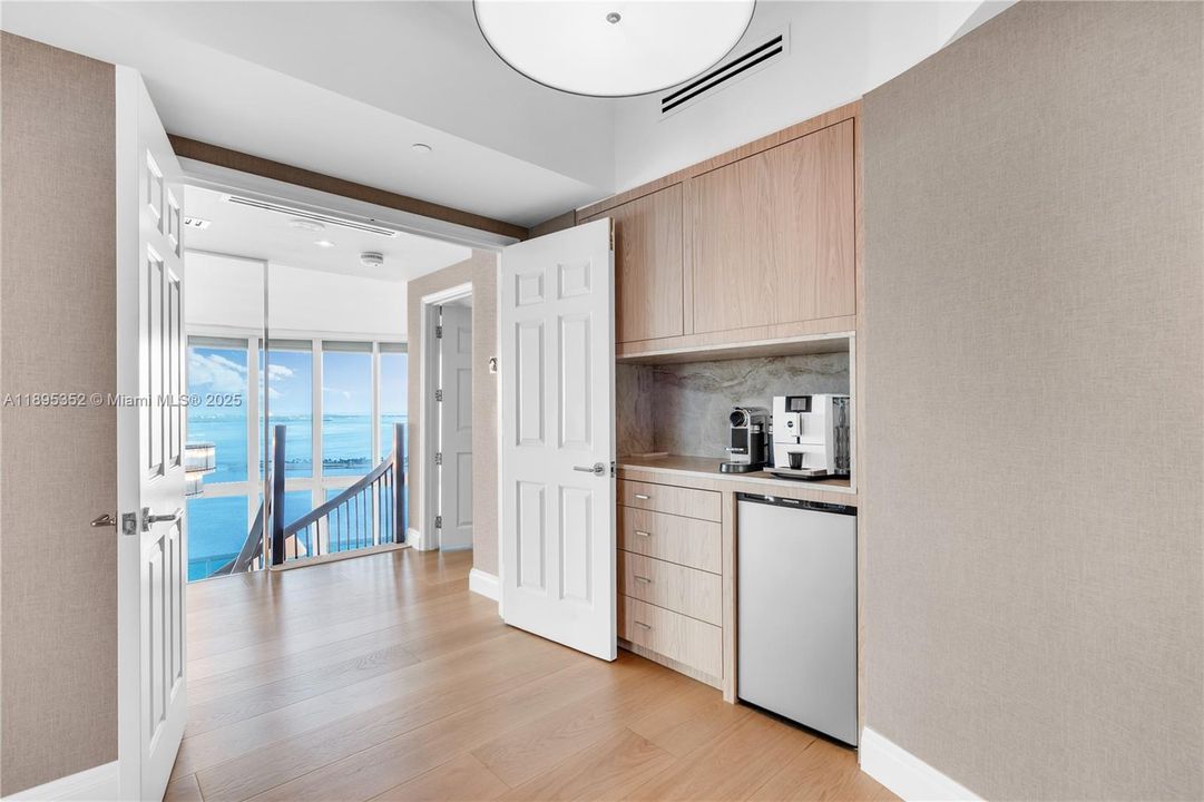 For Rent: $32,500 (4 beds, 5 baths, 5730 Square Feet)