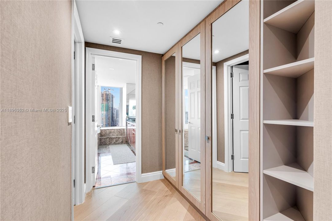 For Rent: $32,500 (4 beds, 5 baths, 5730 Square Feet)