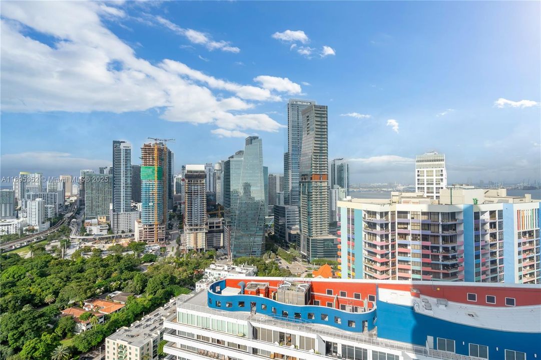 For Rent: $32,500 (4 beds, 5 baths, 5730 Square Feet)