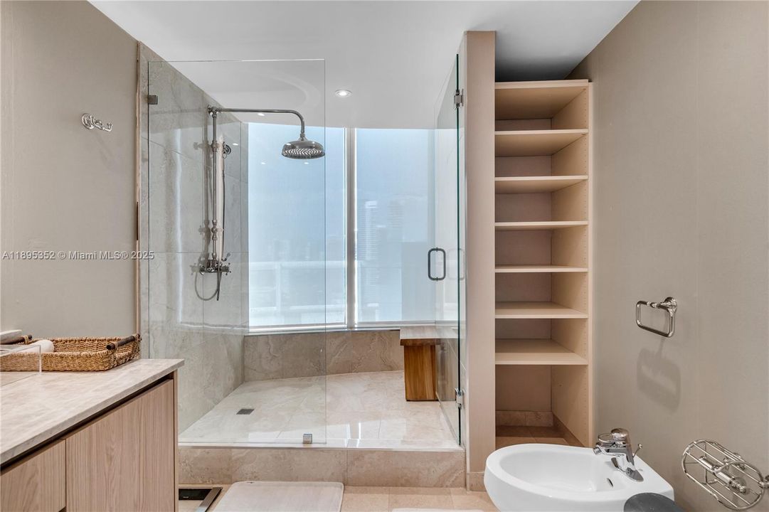 For Rent: $32,500 (4 beds, 5 baths, 5730 Square Feet)