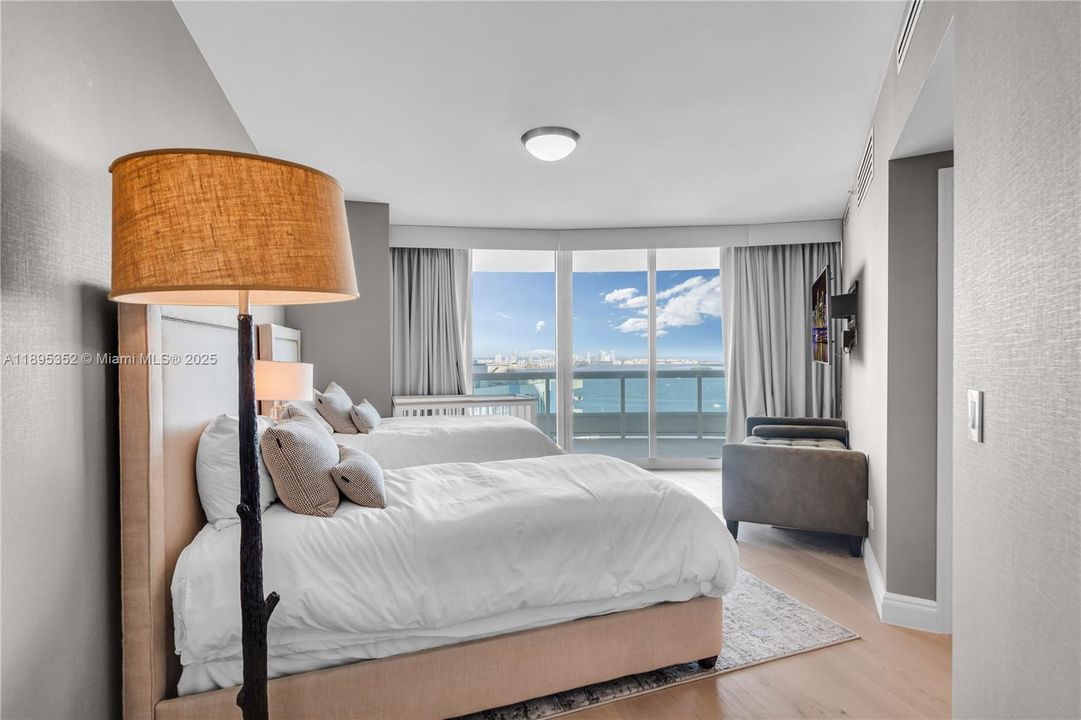 For Rent: $32,500 (4 beds, 5 baths, 5730 Square Feet)