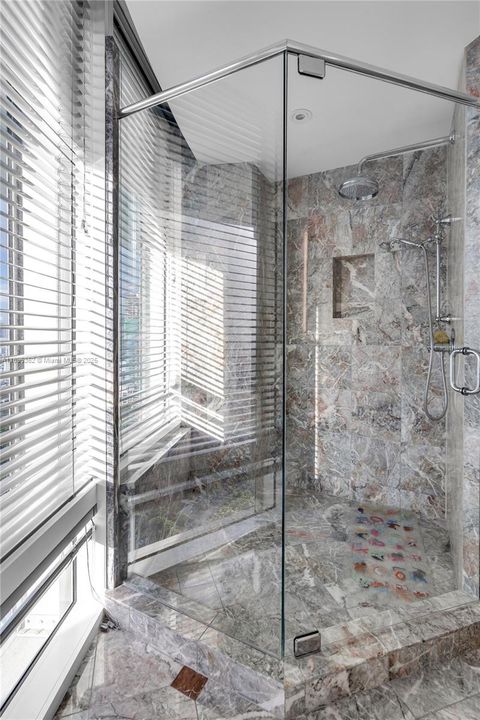 For Rent: $32,500 (4 beds, 5 baths, 5730 Square Feet)