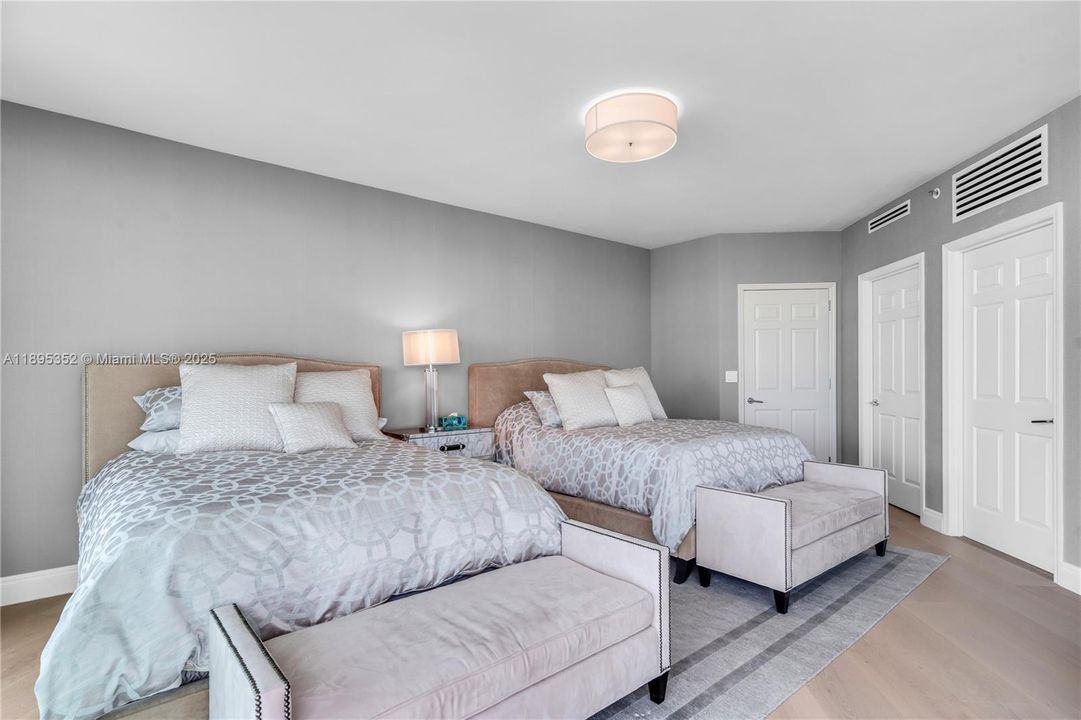 For Rent: $32,500 (4 beds, 5 baths, 5730 Square Feet)