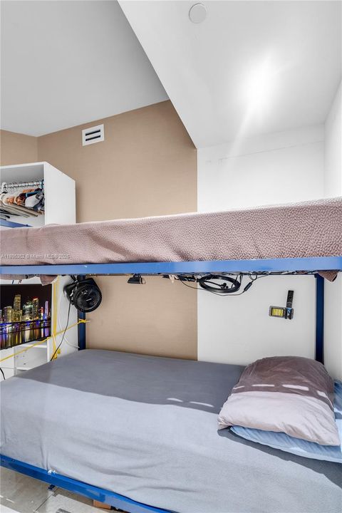 For Rent: $32,500 (4 beds, 5 baths, 5730 Square Feet)