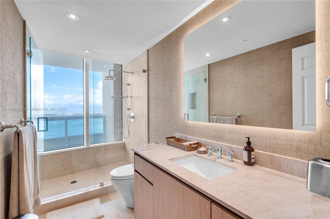 For Rent: $32,500 (4 beds, 5 baths, 5730 Square Feet)