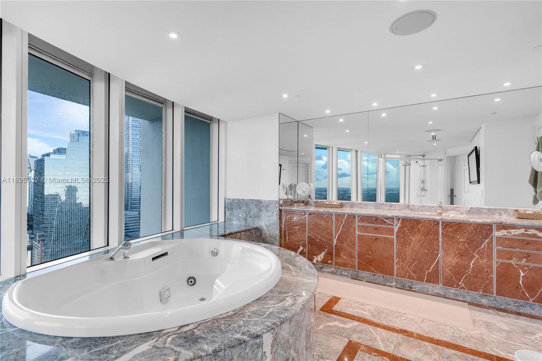 For Rent: $32,500 (4 beds, 5 baths, 5730 Square Feet)