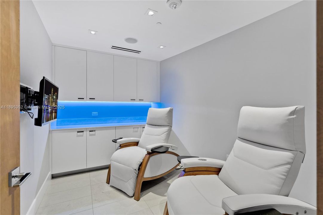 For Rent: $32,500 (4 beds, 5 baths, 5730 Square Feet)