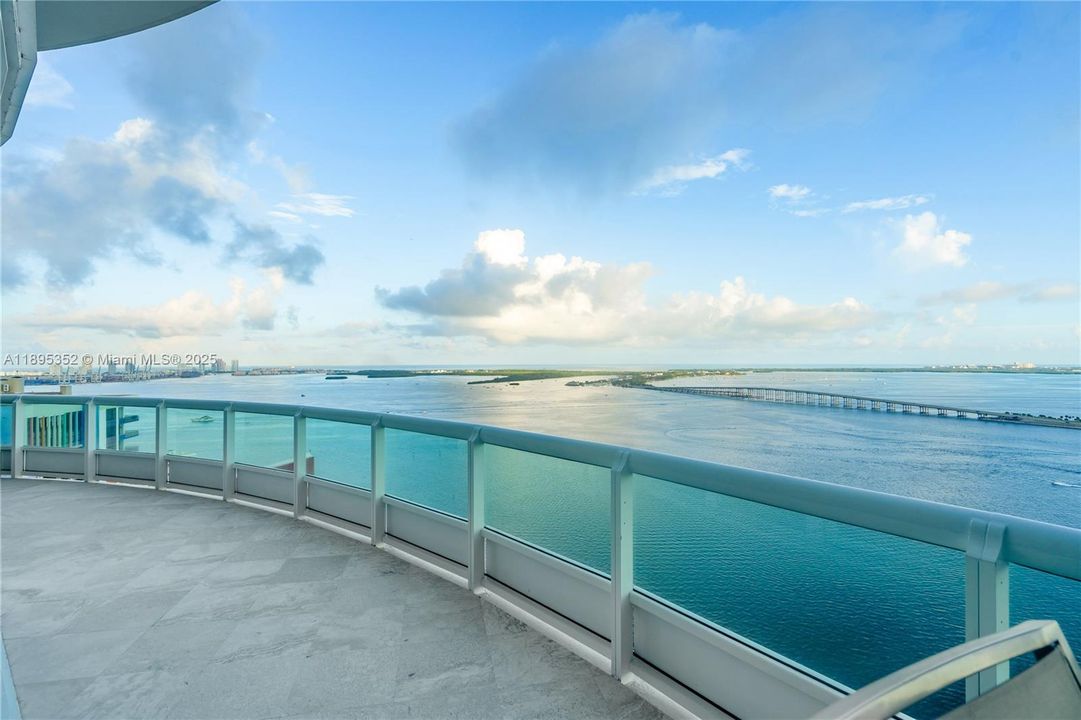 For Rent: $32,500 (4 beds, 5 baths, 5730 Square Feet)