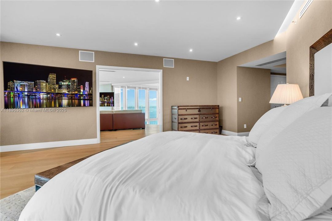 For Rent: $32,500 (4 beds, 5 baths, 5730 Square Feet)