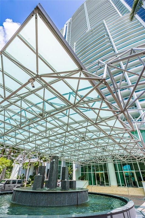 For Rent: $32,500 (4 beds, 5 baths, 5730 Square Feet)