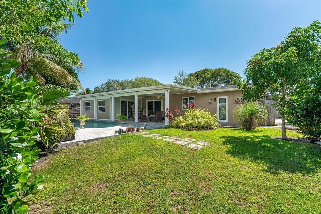 En Venta: $699,000 (3 camas, 2 baños, 1742 Pies cuadrados)