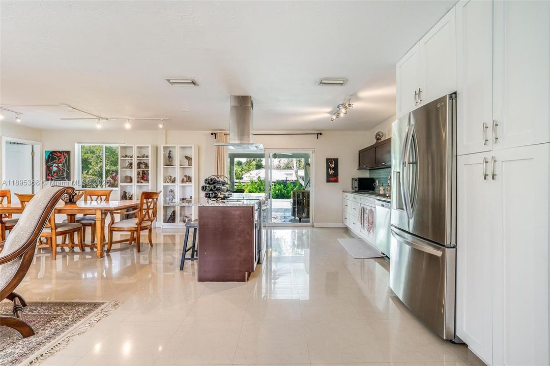 En Venta: $699,000 (3 camas, 2 baños, 1742 Pies cuadrados)