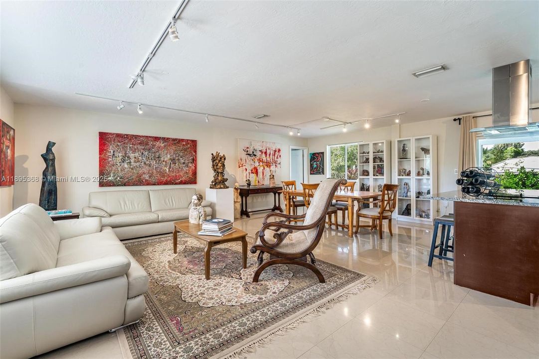 En Venta: $699,000 (3 camas, 2 baños, 1742 Pies cuadrados)