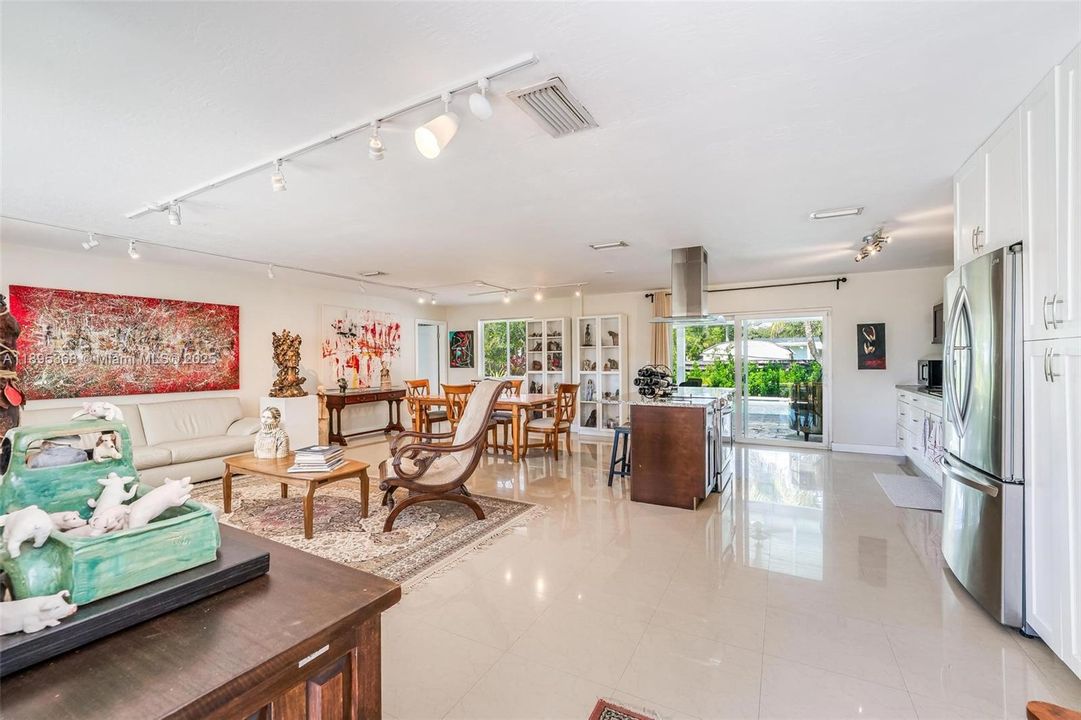 En Venta: $699,000 (3 camas, 2 baños, 1742 Pies cuadrados)