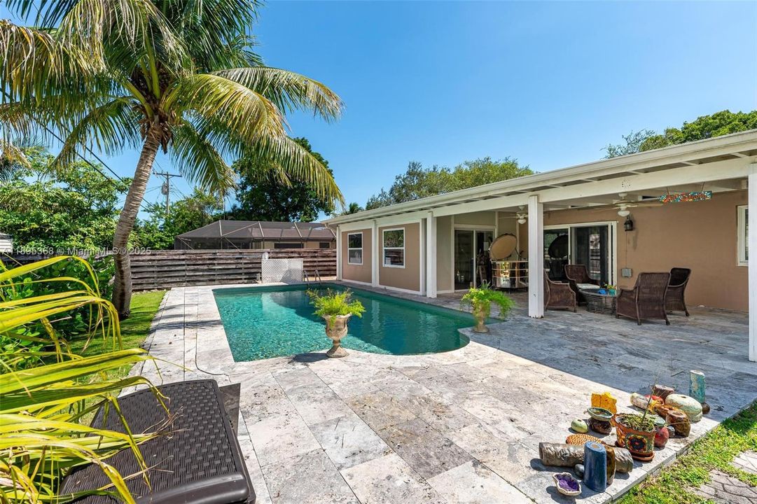 En Venta: $699,000 (3 camas, 2 baños, 1742 Pies cuadrados)