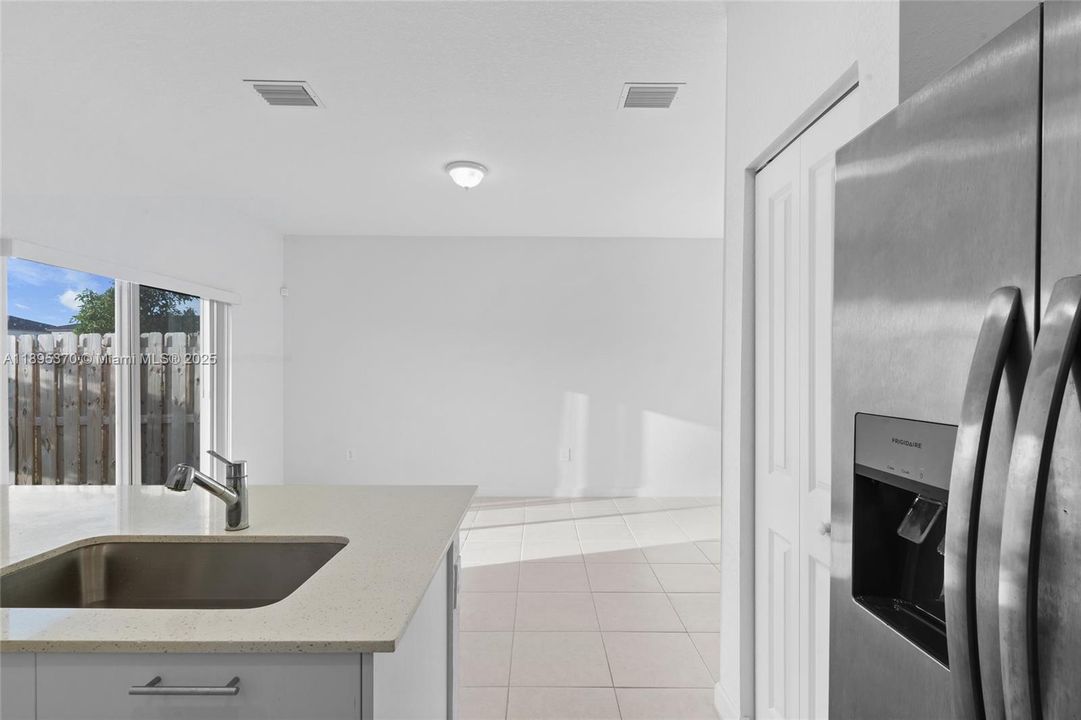 На продажу: $520,000 (3 спален, 2 ванн, 1612 Квадратных фут)