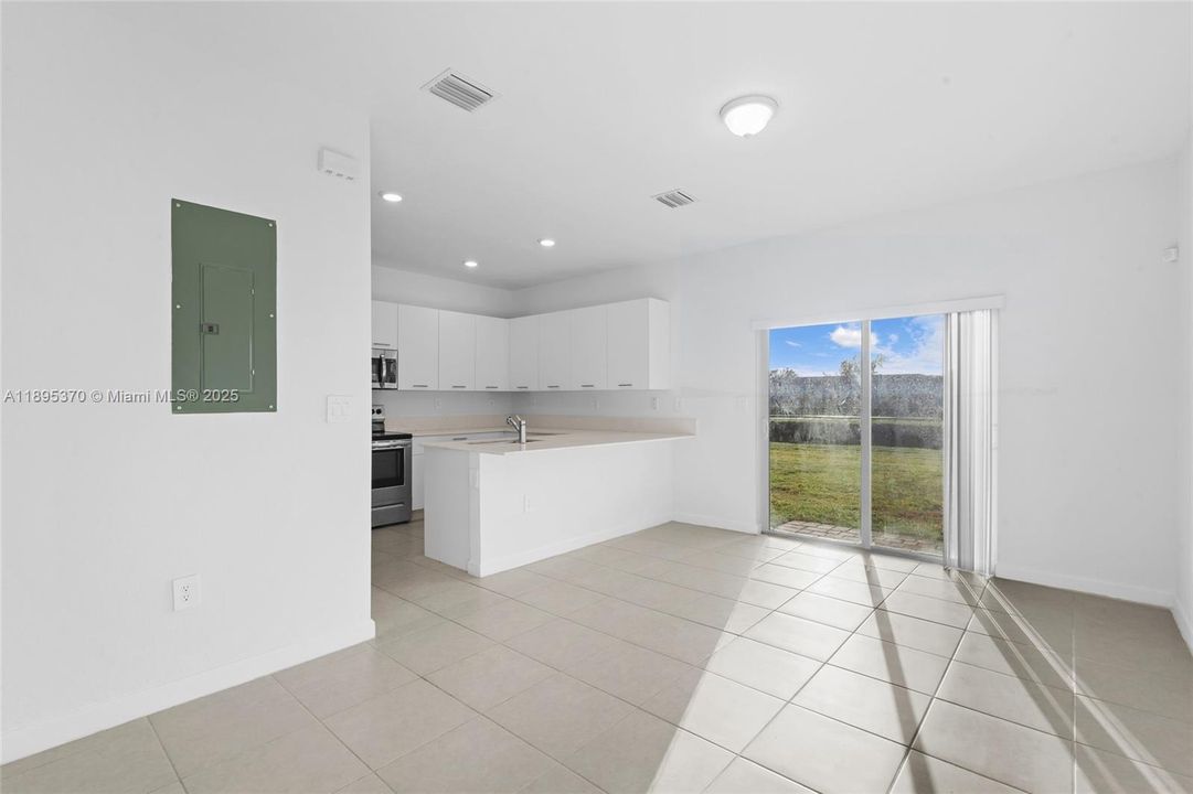 На продажу: $520,000 (3 спален, 2 ванн, 1612 Квадратных фут)