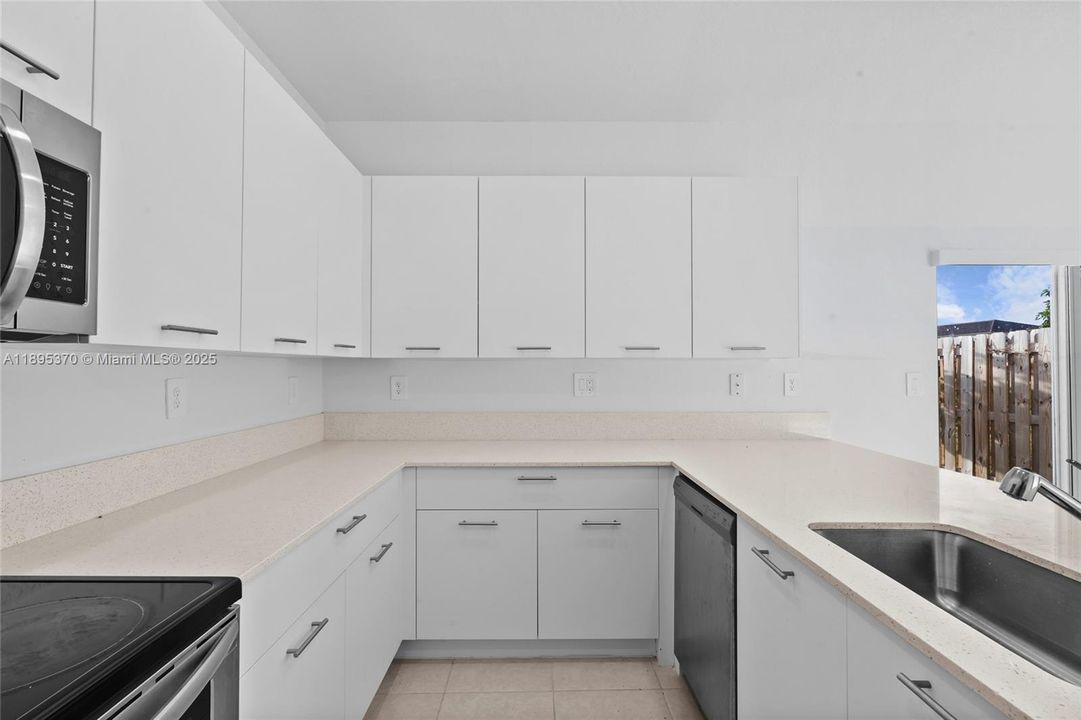 На продажу: $520,000 (3 спален, 2 ванн, 1612 Квадратных фут)