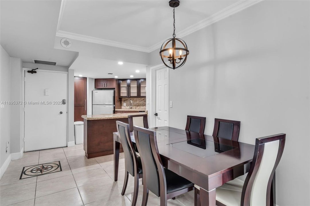 For Rent: $3,300 (1 beds, 1 baths, 990 Square Feet)