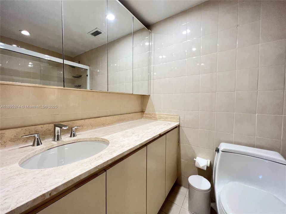 For Rent: $3,850 (2 beds, 2 baths, 1040 Square Feet)