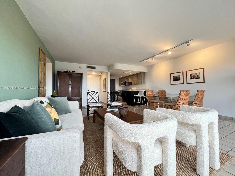 For Rent: $3,850 (2 beds, 2 baths, 1040 Square Feet)