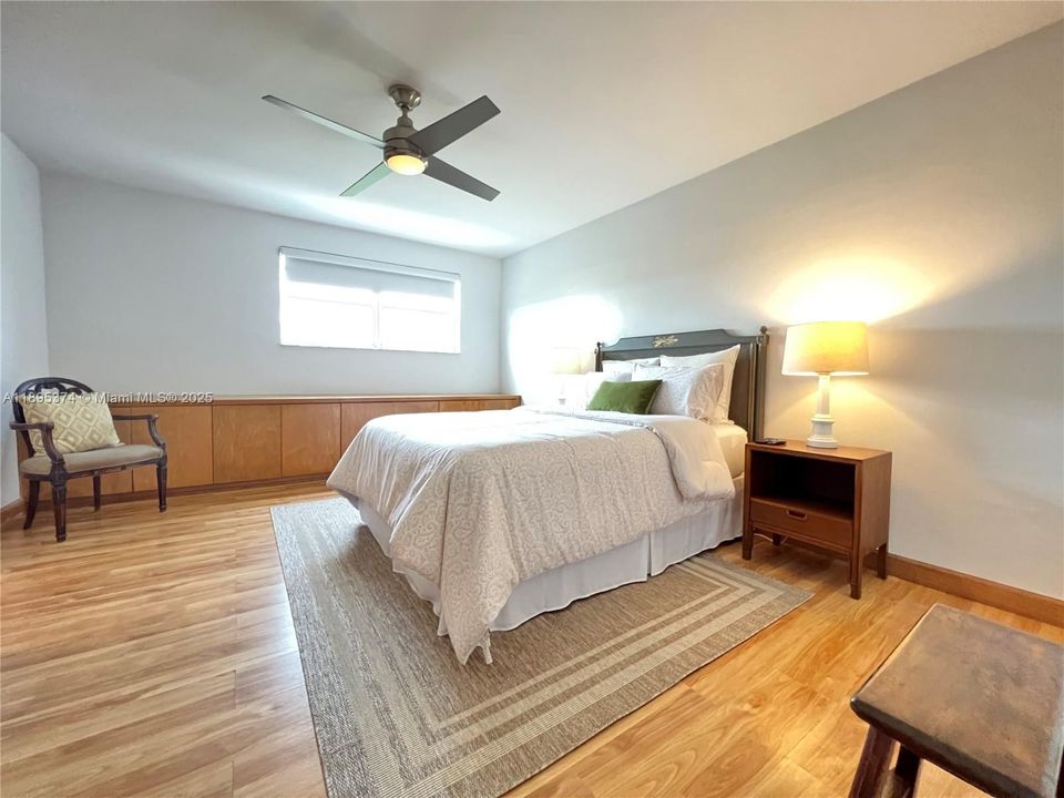 For Rent: $3,850 (2 beds, 2 baths, 1040 Square Feet)