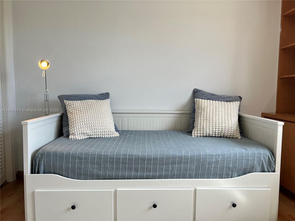 For Rent: $3,850 (2 beds, 2 baths, 1040 Square Feet)