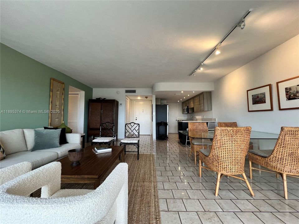 For Rent: $3,850 (2 beds, 2 baths, 1040 Square Feet)