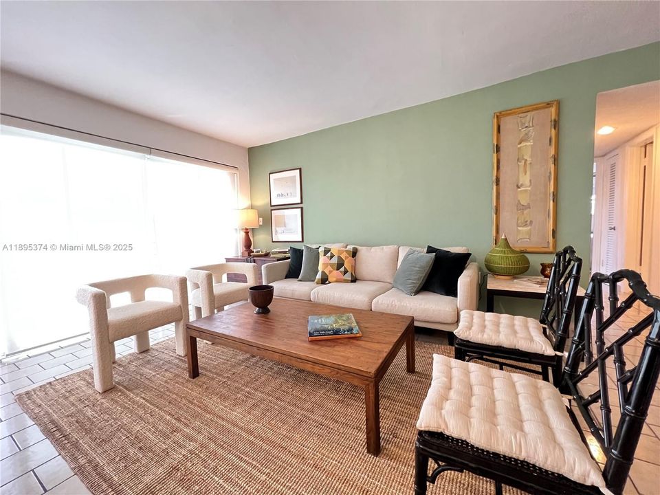 For Rent: $3,850 (2 beds, 2 baths, 1040 Square Feet)