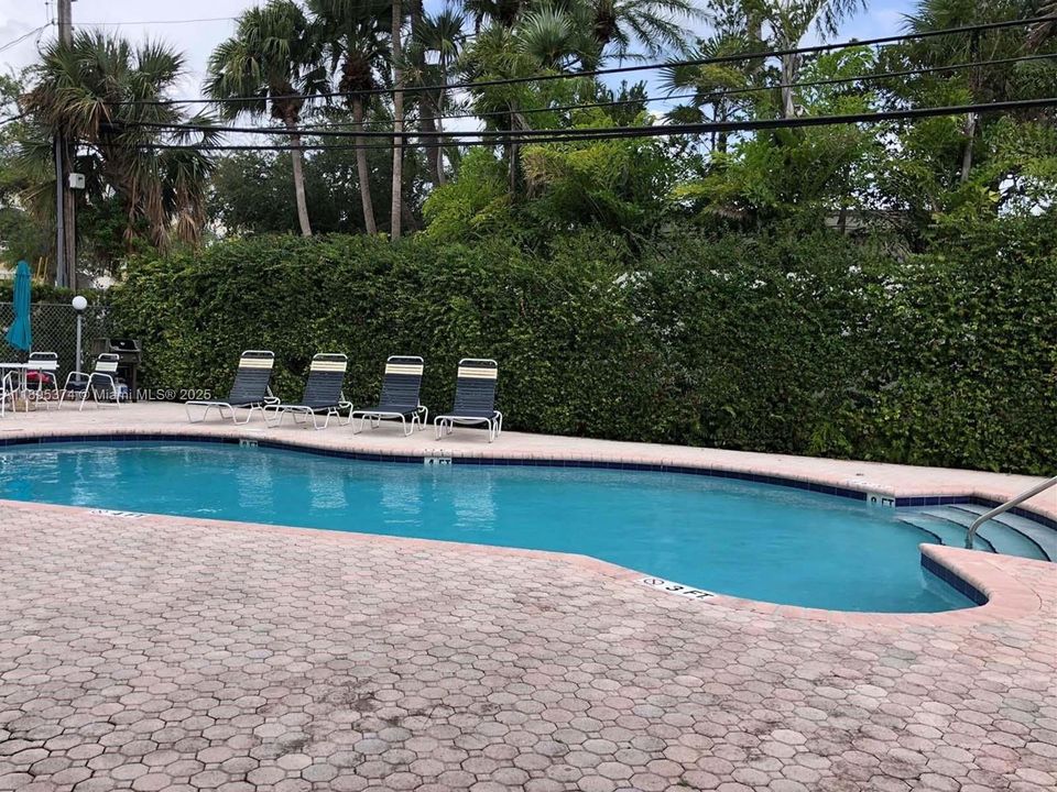 For Rent: $3,850 (2 beds, 2 baths, 1040 Square Feet)