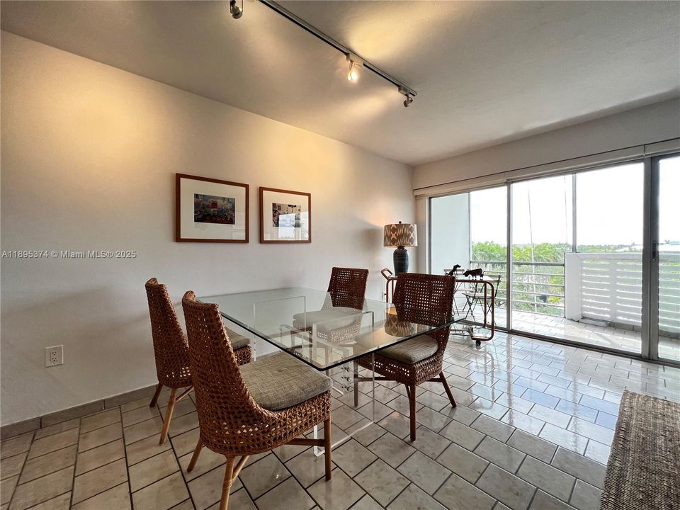 For Rent: $3,850 (2 beds, 2 baths, 1040 Square Feet)