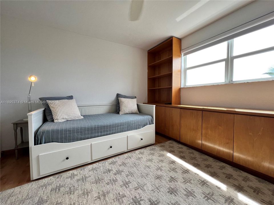 For Rent: $3,850 (2 beds, 2 baths, 1040 Square Feet)