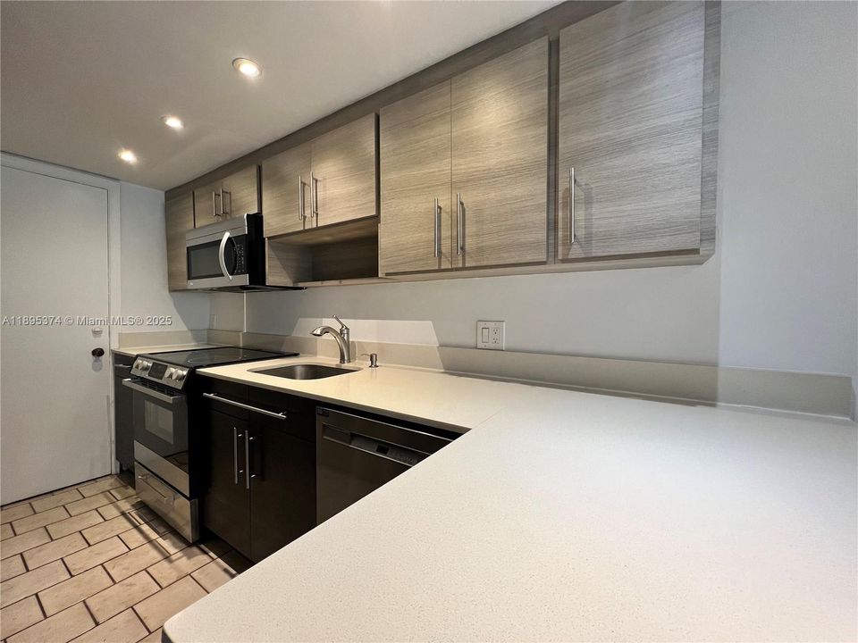 For Rent: $3,850 (2 beds, 2 baths, 1040 Square Feet)